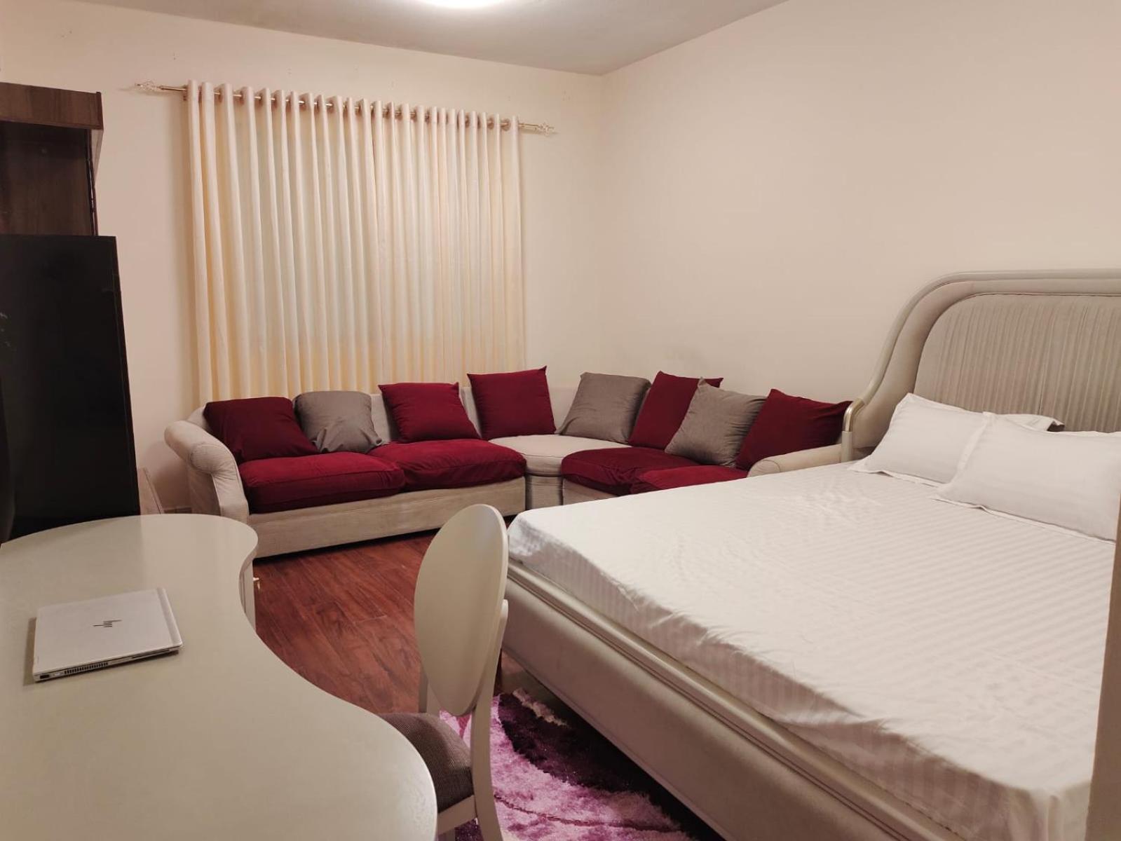 Arnim Suite - 3 Bedrooms Apartment Sharjah Exterior photo
